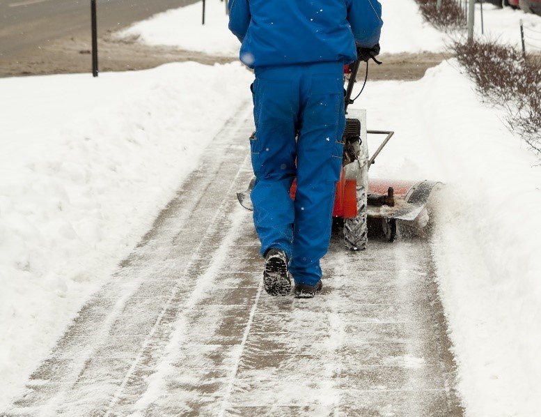 Snow Removal Services in Toronto Silkwaters Windows and Eaves Cleaning (1)